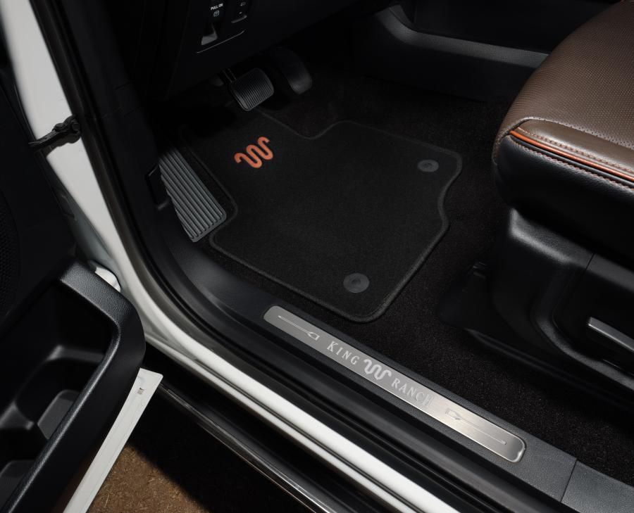 Детали интерьера Ford Expedition King Ranch Edition 2019 года  (фото 17 из 21)